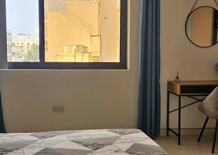 Sea Breeze Qawra شقة خليج سانت بول